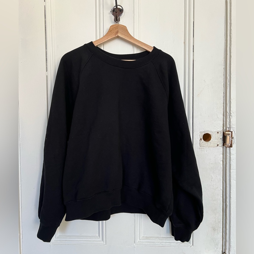 Aritzia Wilfred Black Sweatshirt
